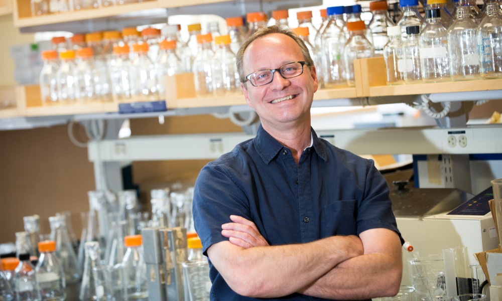 Dr. Brian Bacskai in his laboratory Dr. Brian Bacskai in his laboratory
